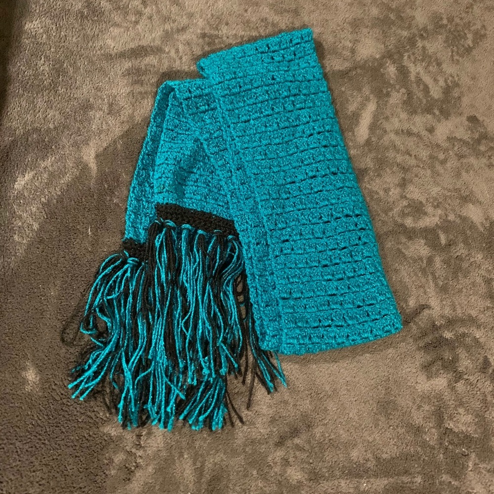 Scarfs - Picture 5 of 5